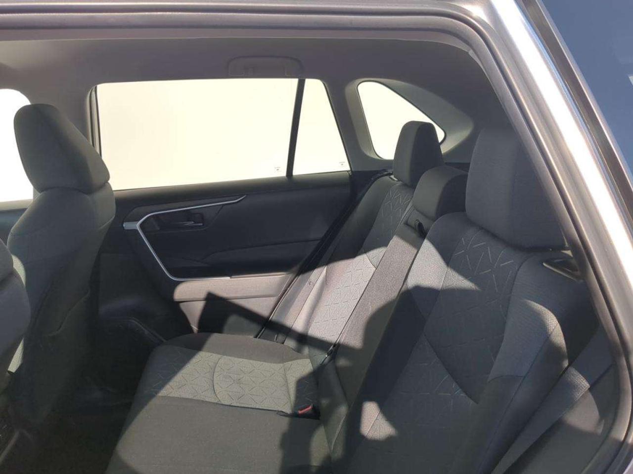 2025 Toyota RAV4 LE Photo