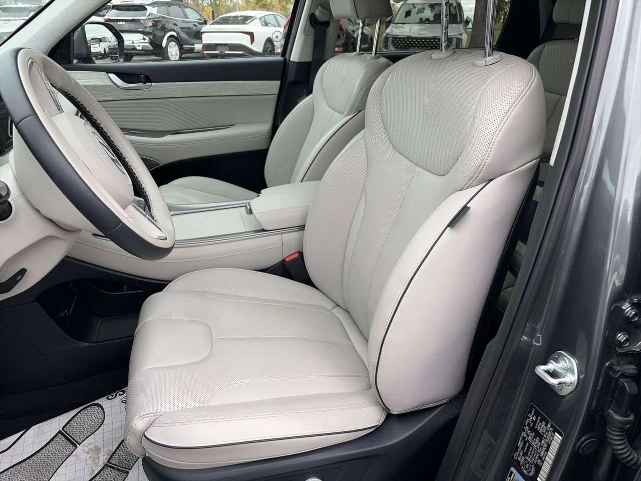 2025 Hyundai PALISADE Ultimate Calligraphy 7-PASS ONE OWNER   NO ACCIDENTS   LOW KMS   REMOTE START PARKING ASSIST   360 CAM   HARMAN KARDON SP Photo