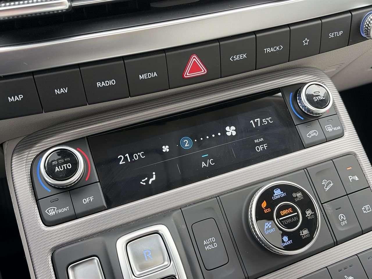 2025 Hyundai PALISADE Ultimate Calligraphy 7-PASS ONE OWNER   NO ACCIDENTS   LOW KMS   REMOTE START PARKING ASSIST   360 CAM   HARMAN KARDON SP Photo