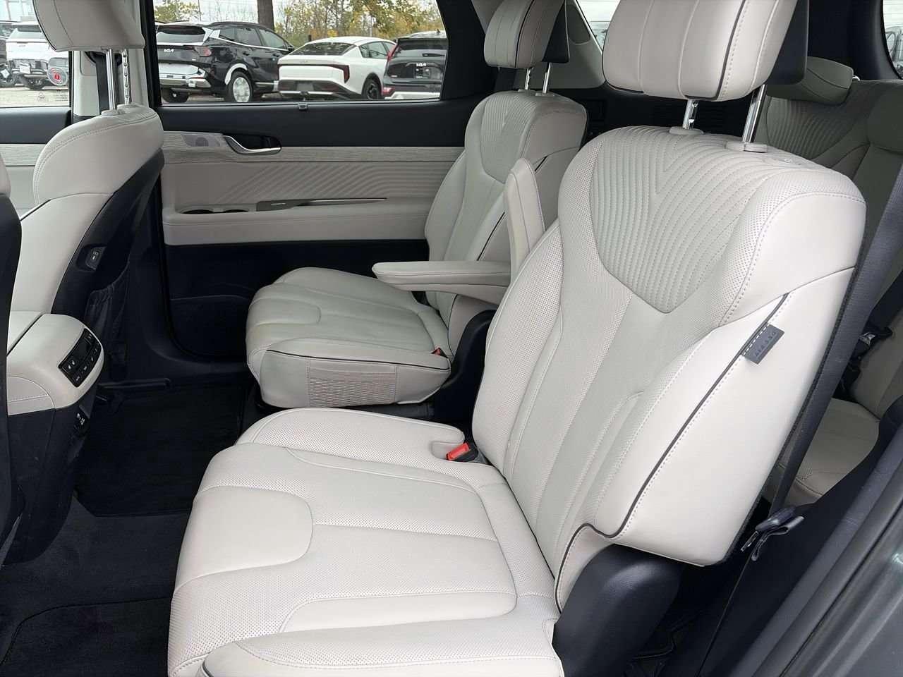 2025 Hyundai PALISADE Ultimate Calligraphy 7-PASS ONE OWNER   NO ACCIDENTS   LOW KMS   REMOTE START PARKING ASSIST   360 CAM   HARMAN KARDON SP Photo