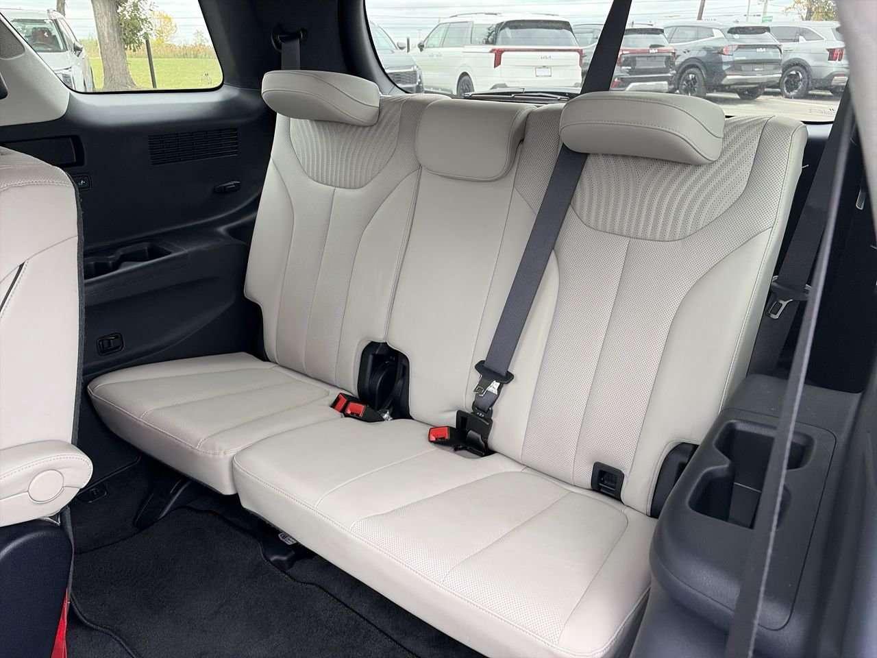 2025 Hyundai PALISADE Ultimate Calligraphy 7-PASS ONE OWNER   NO ACCIDENTS   LOW KMS   REMOTE START PARKING ASSIST   360 CAM   HARMAN KARDON SP Photo