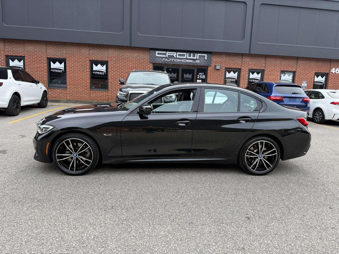 2022 BMW 3 Series 330e xDrive Plug-In Hybrid, M-sport package Photo3
