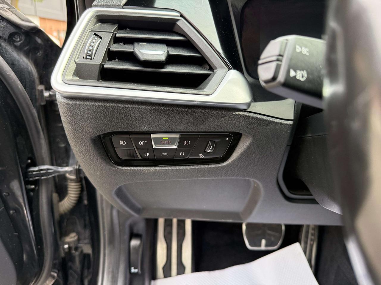 2022 BMW 3 Series 330e xDrive Plug-In Hybrid, M-sport package Photo