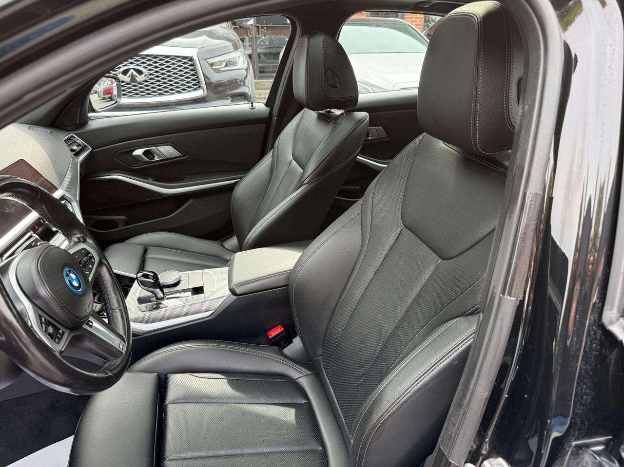 2022 BMW 3 Series 330e xDrive Plug-In Hybrid, M-sport package Photo