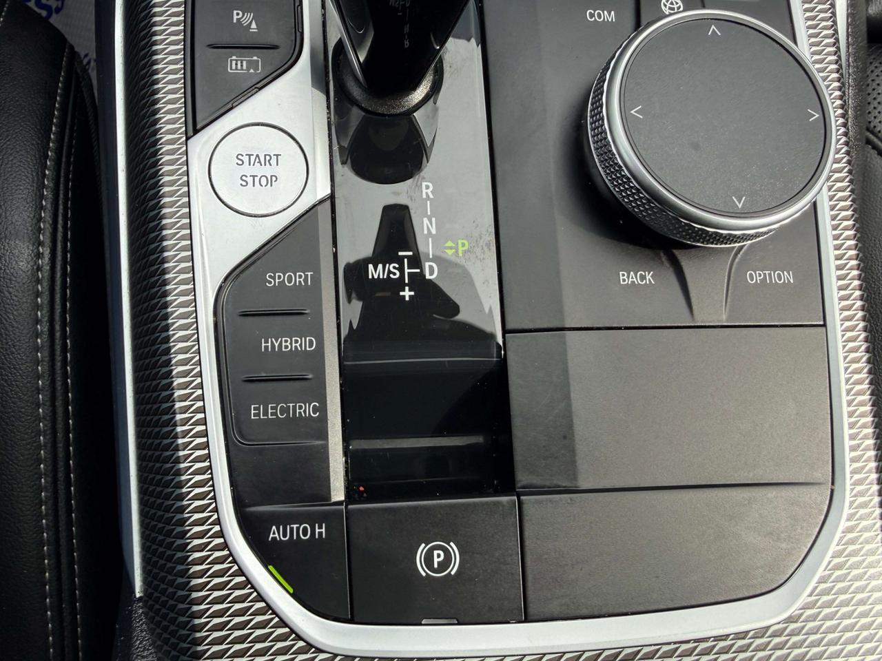 2022 BMW 3 Series 330e xDrive Plug-In Hybrid, M-sport package Photo