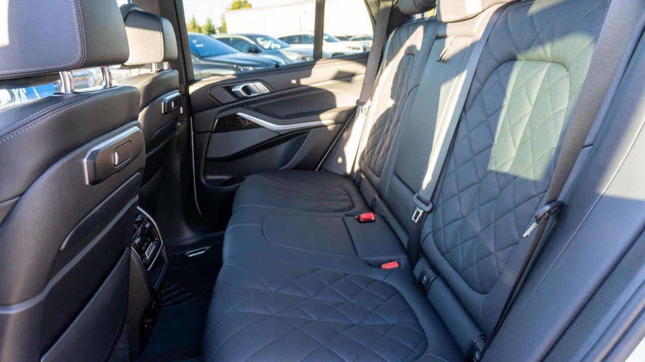 2025 BMW X5 Xdrive40i   PREMIUM ENHANCED PACKAGE   ADVANCED DRIVERS ASSIST   TRAILER TOW HITCH Photo