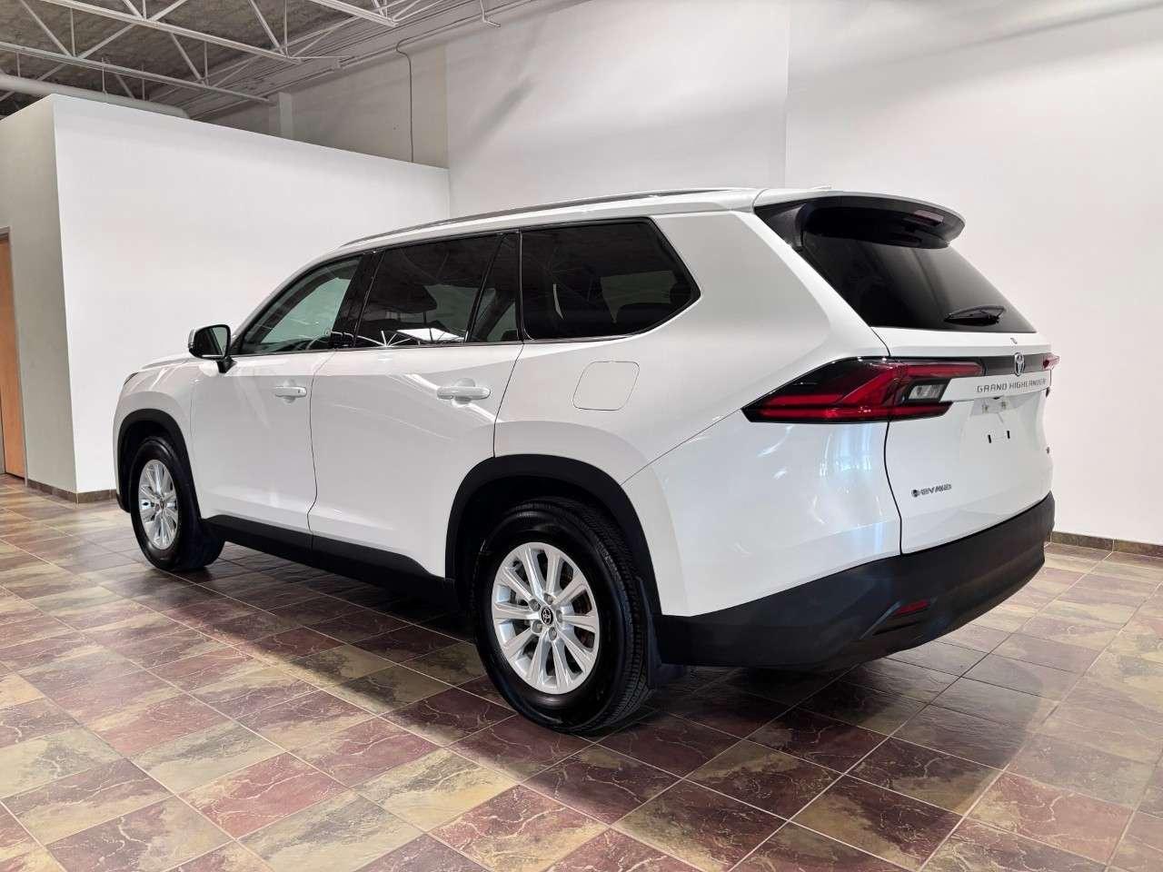 2025 Toyota Grand Highlander Hybrid XLE AWD Photo