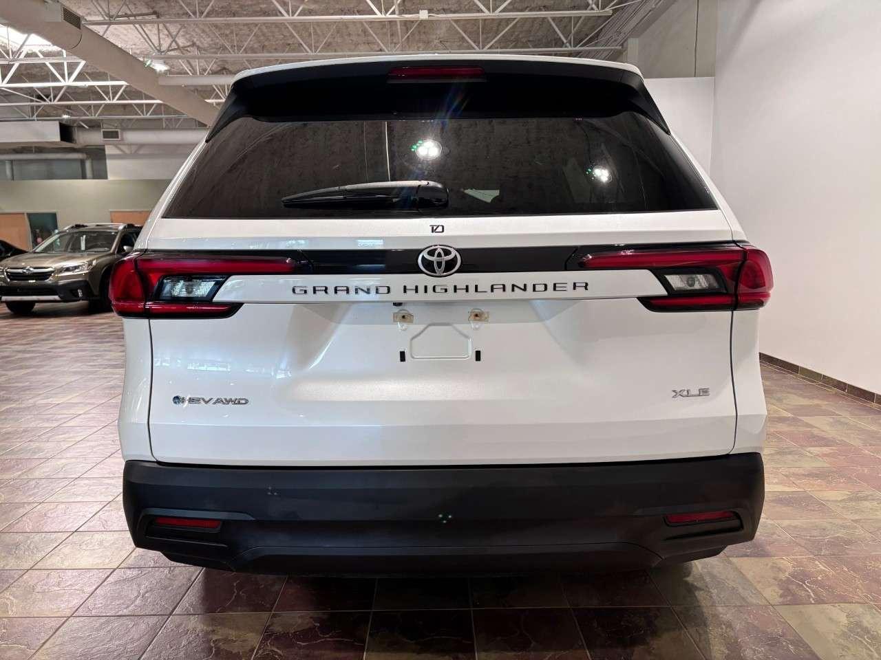 2025 Toyota Grand Highlander Hybrid XLE AWD Photo