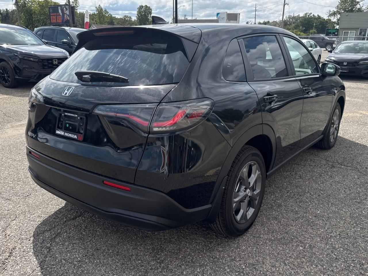 2027 Honda HR-V LX 4dr Front-Wheel Drive Photo4