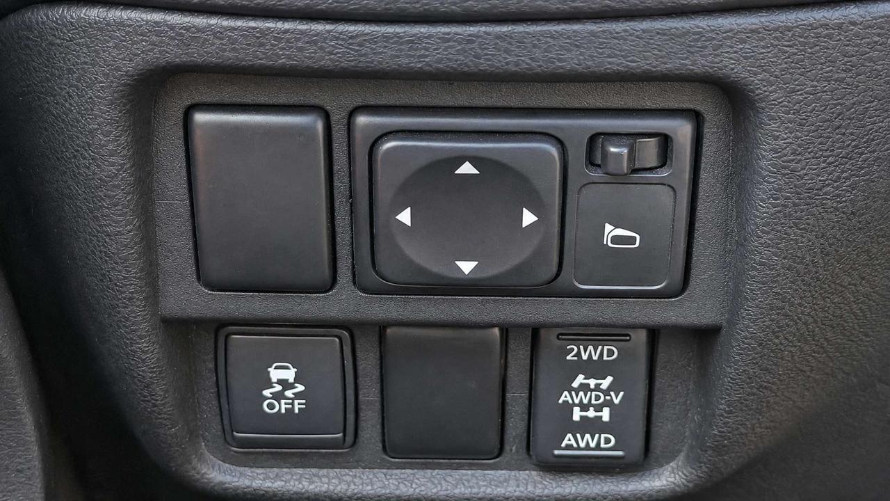 2016 Nissan Juke SL   Certified   No Accident   Sunroof   Leather Photo