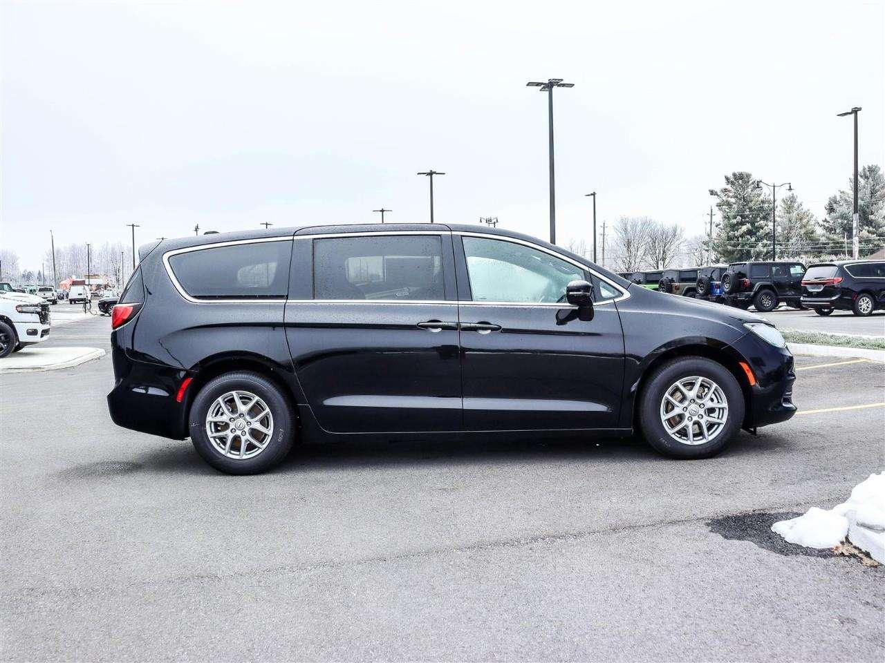 2026 Chrysler Grand Caravan SXT Photo