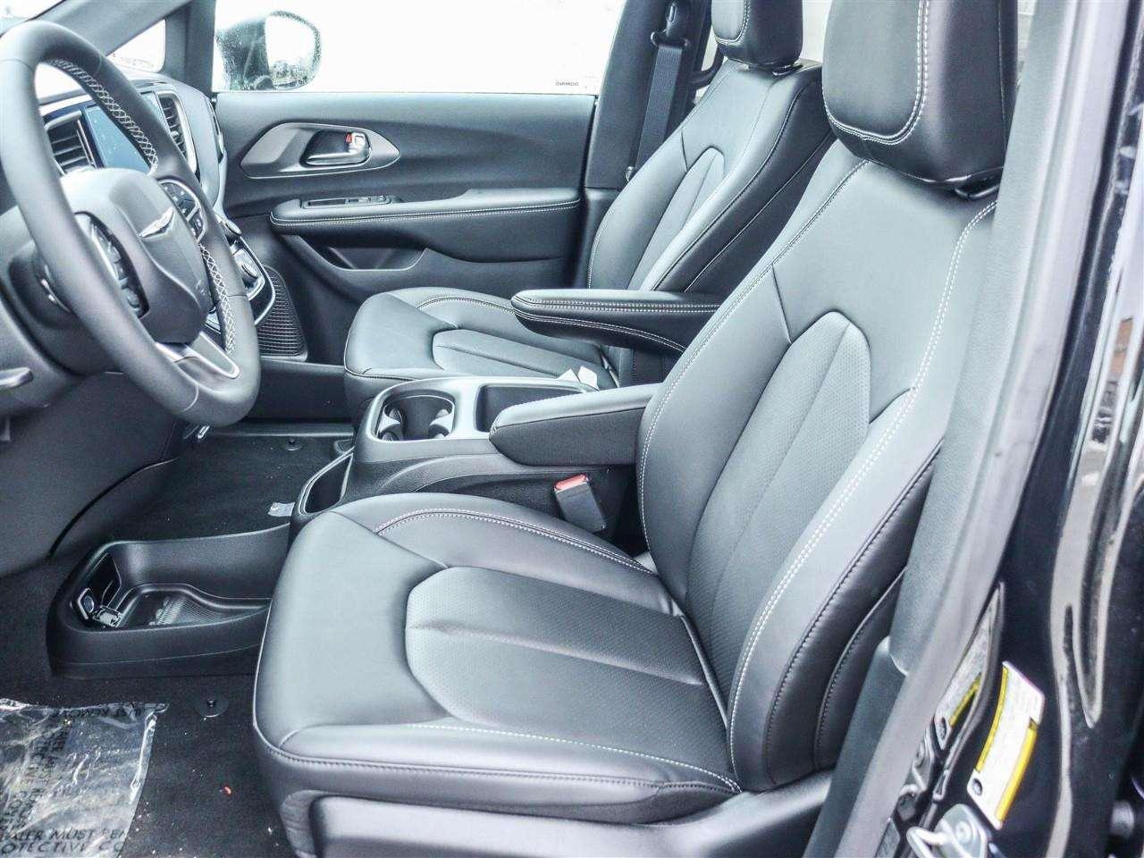 2026 Chrysler Grand Caravan SXT Photo