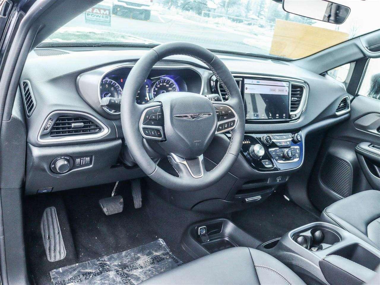 2026 Chrysler Grand Caravan SXT Photo