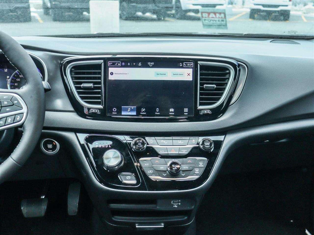 2026 Chrysler Grand Caravan SXT Photo
