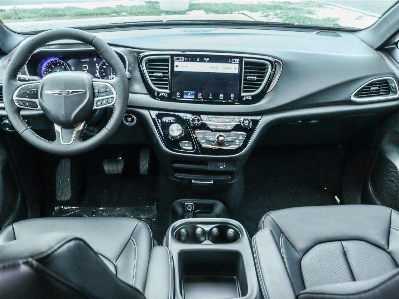 2026 Chrysler Grand Caravan SXT Photo