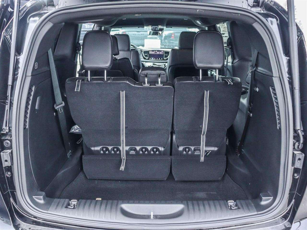 2026 Chrysler Grand Caravan SXT Photo