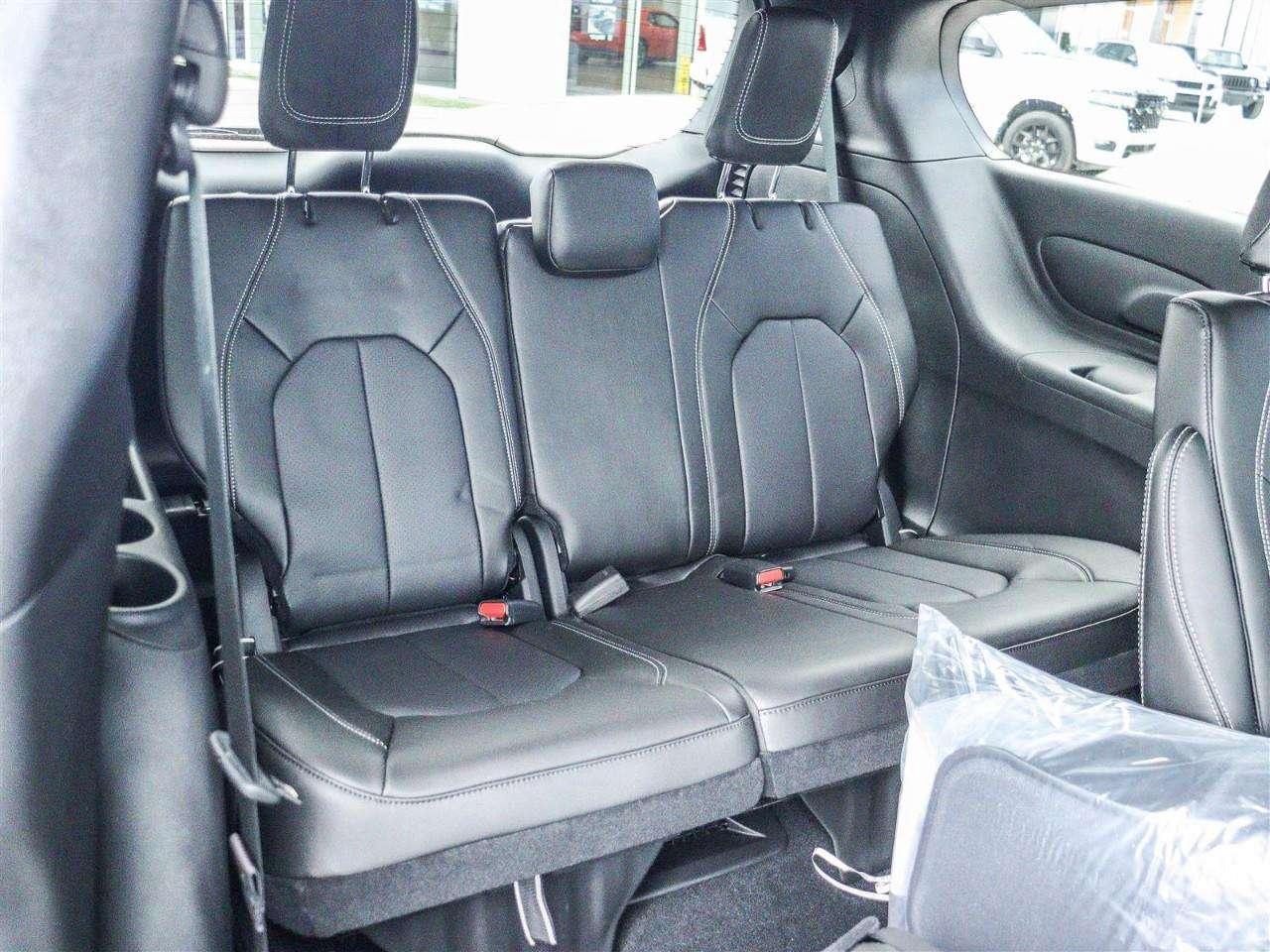 2026 Chrysler Grand Caravan SXT Photo