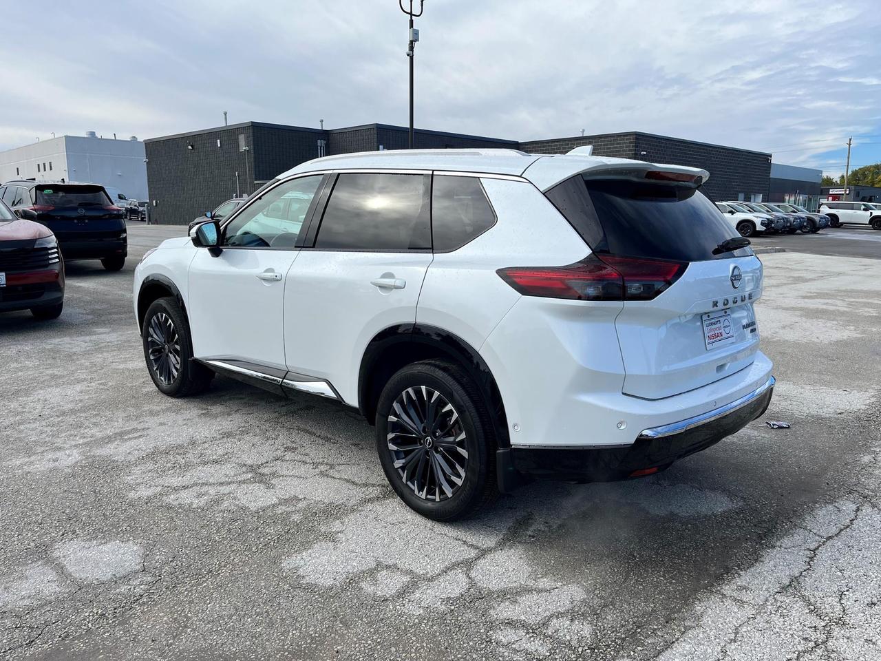 2025 Nissan Rogue Platinum 4dr All-Wheel Drive Sport Utility Photo4