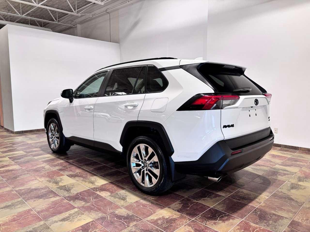 2021 Toyota RAV4 XLE AWD Photo