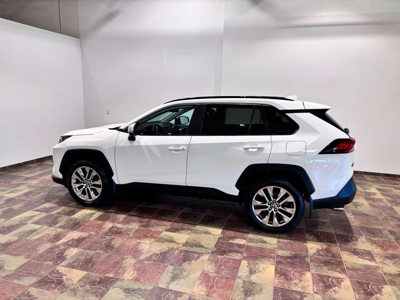 2021 Toyota RAV4 XLE AWD Photo