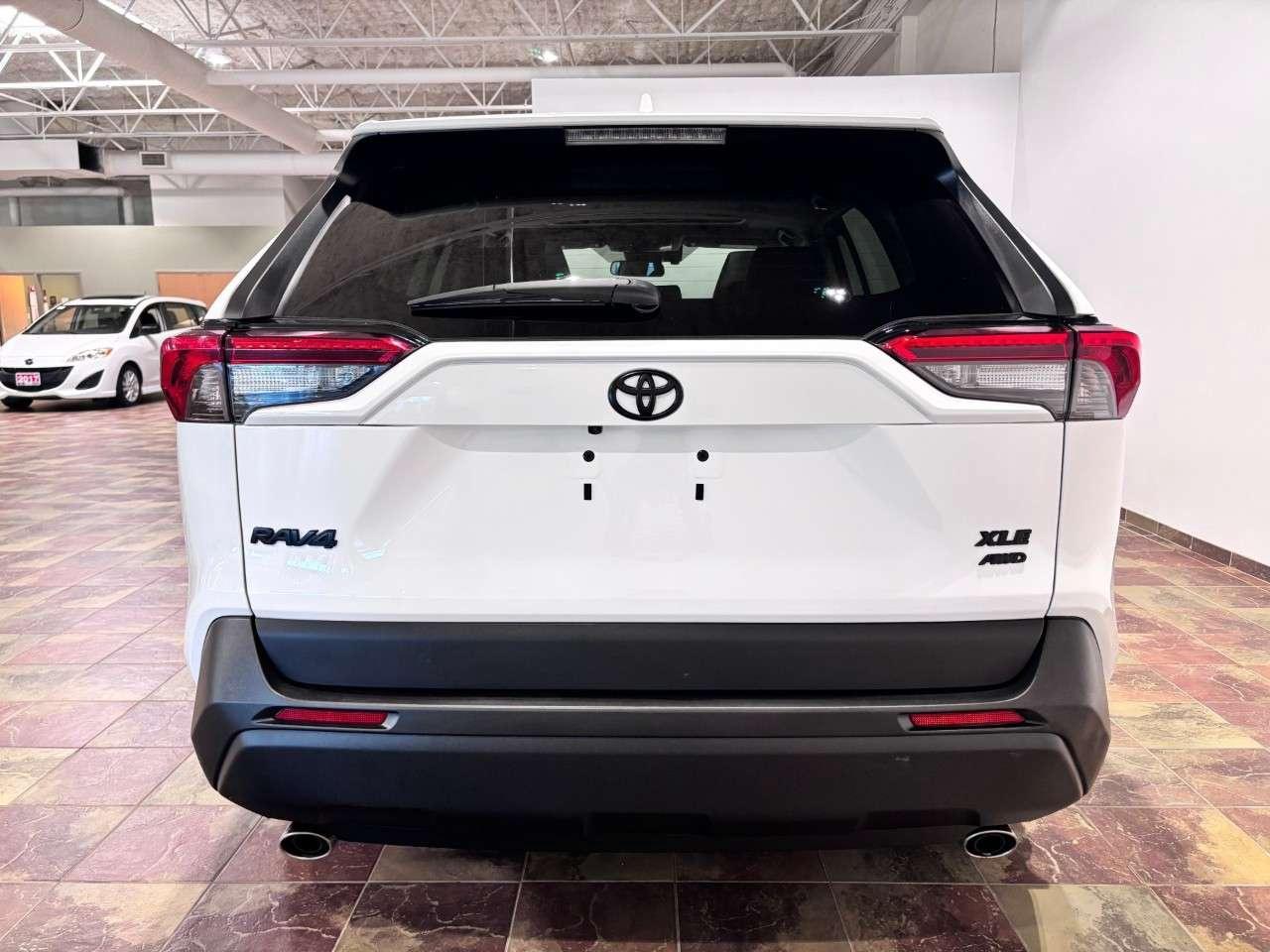 2021 Toyota RAV4 XLE AWD Photo