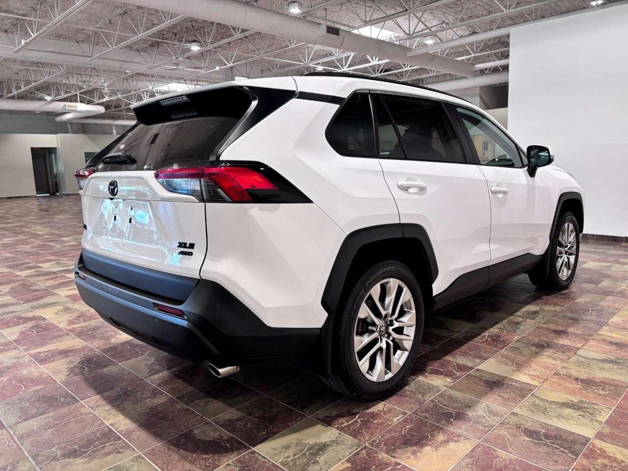 2021 Toyota RAV4 XLE AWD Photo