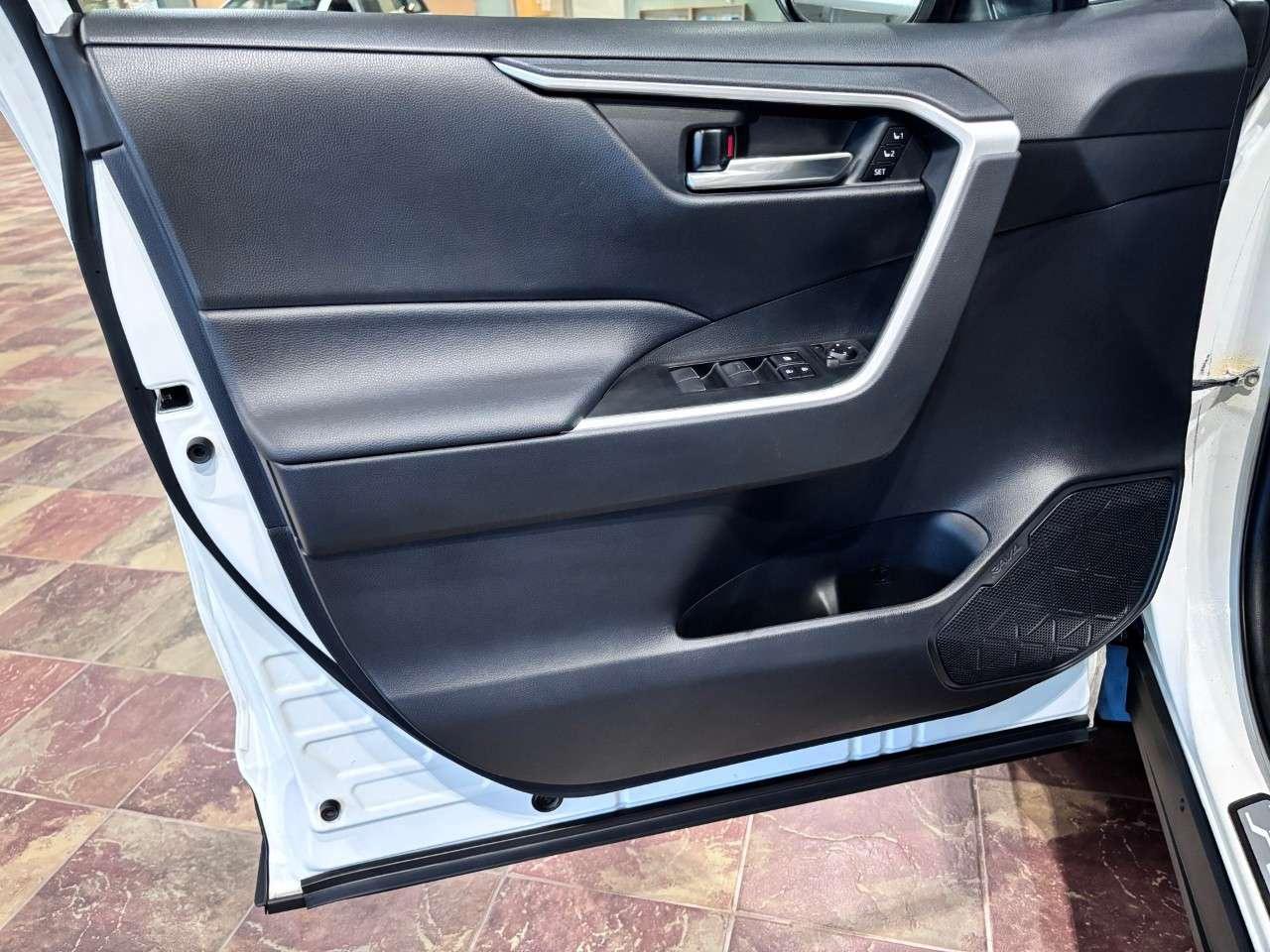 2021 Toyota RAV4 XLE AWD Photo