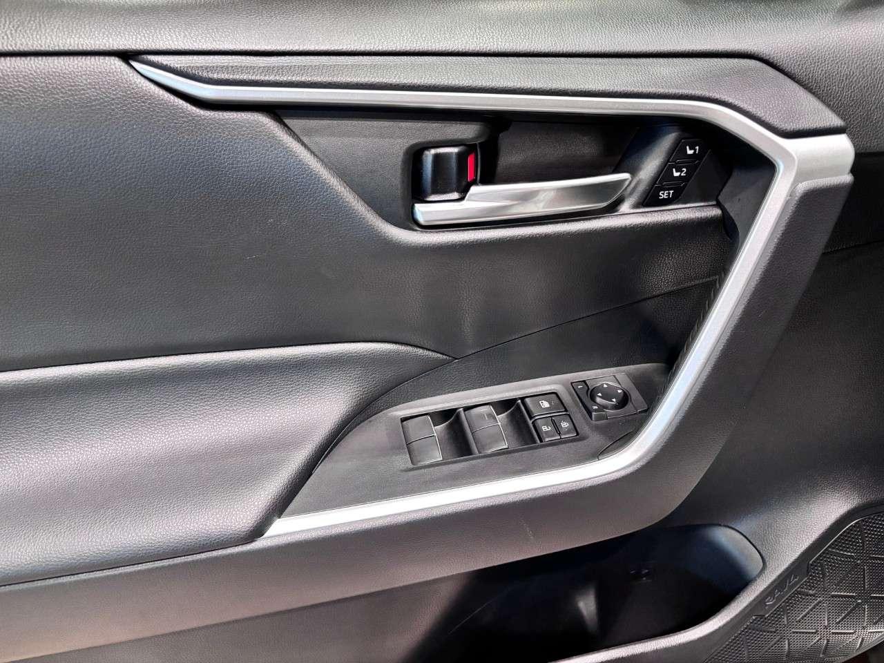 2021 Toyota RAV4 XLE AWD Photo