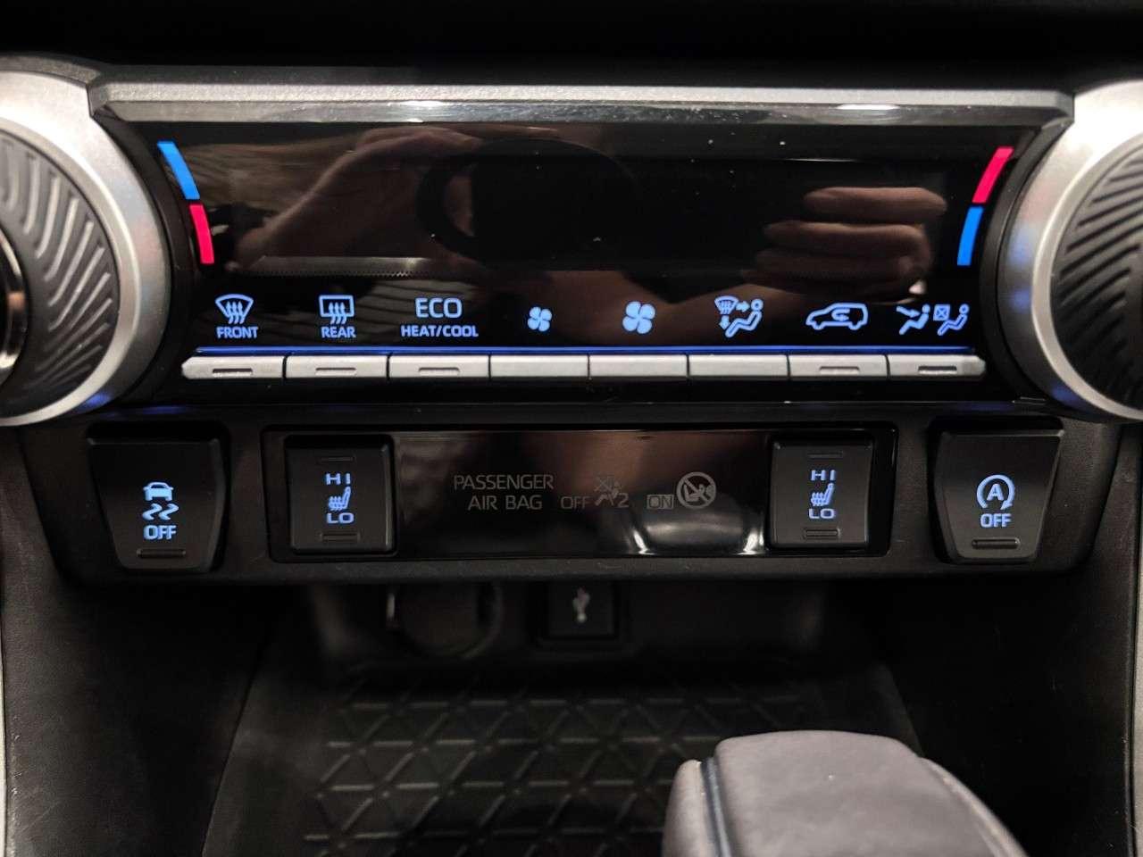 2021 Toyota RAV4 XLE AWD Photo