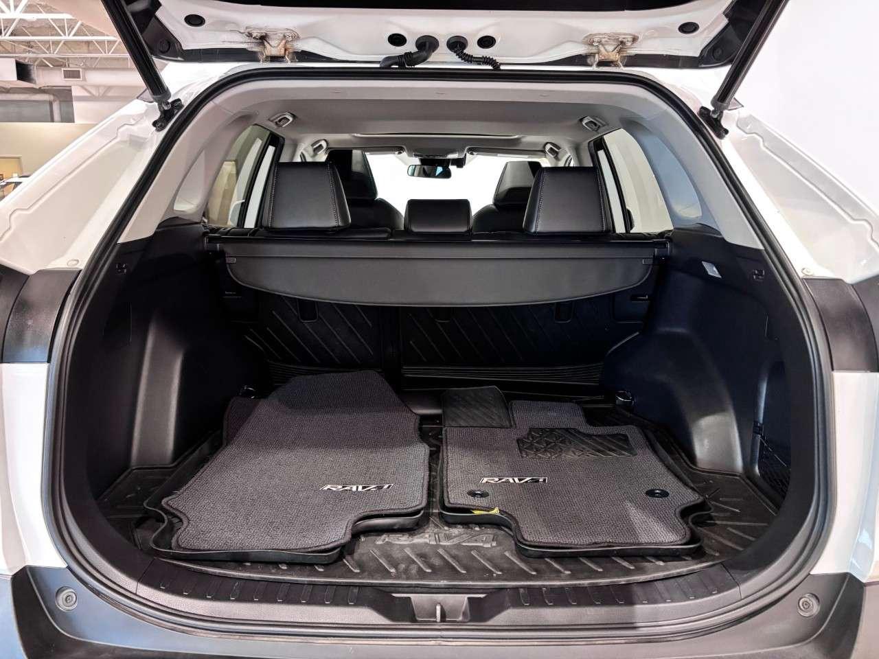 2021 Toyota RAV4 XLE AWD Photo