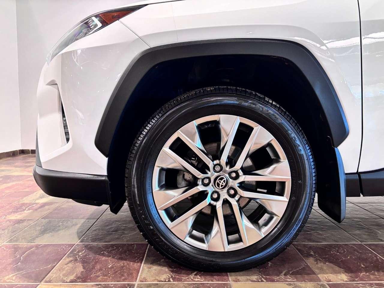 2021 Toyota RAV4 XLE AWD Photo