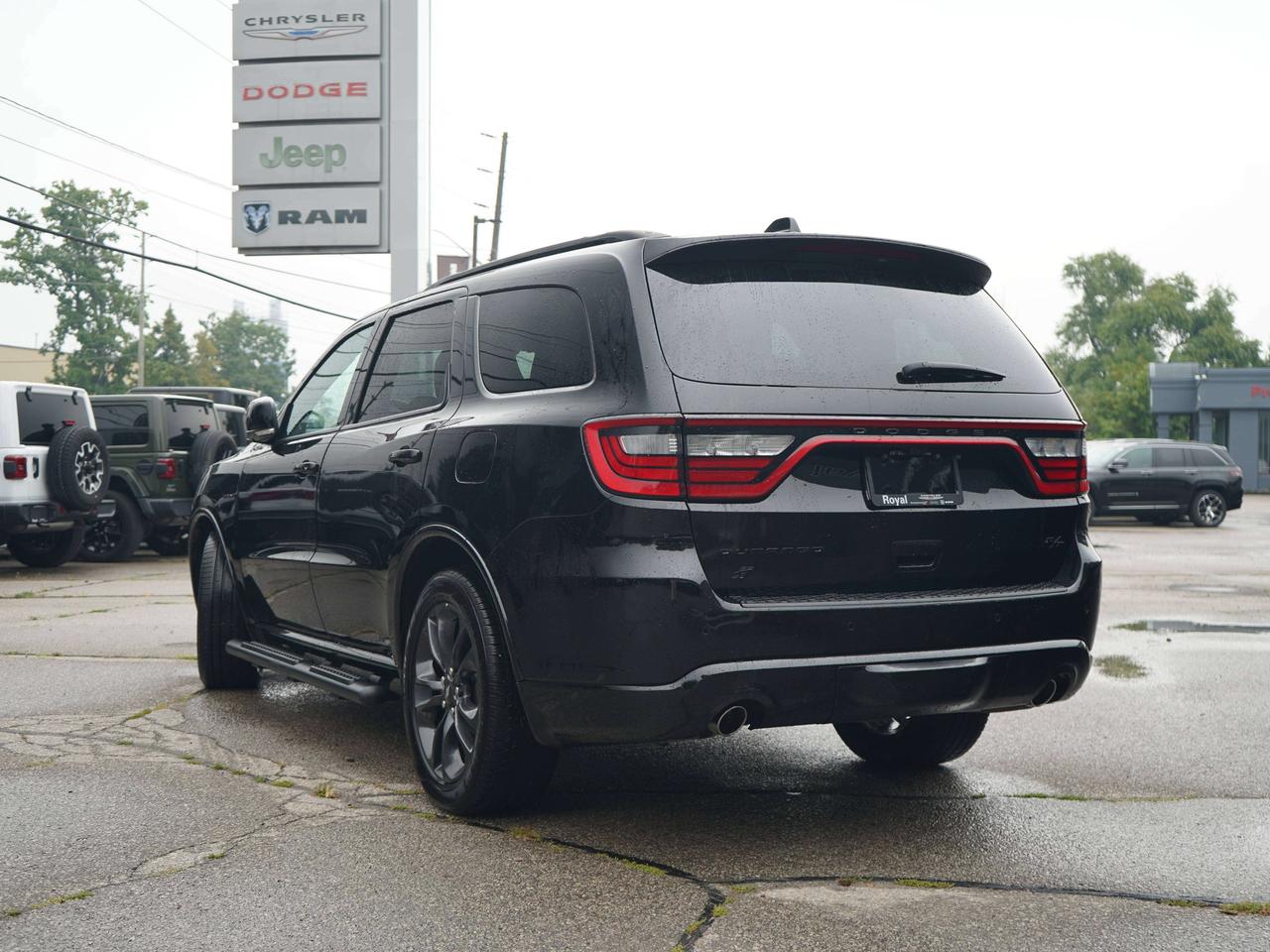 2024 Dodge Durango R/T PLUS, 5.7 HEMI V8, CARPLAY Photo