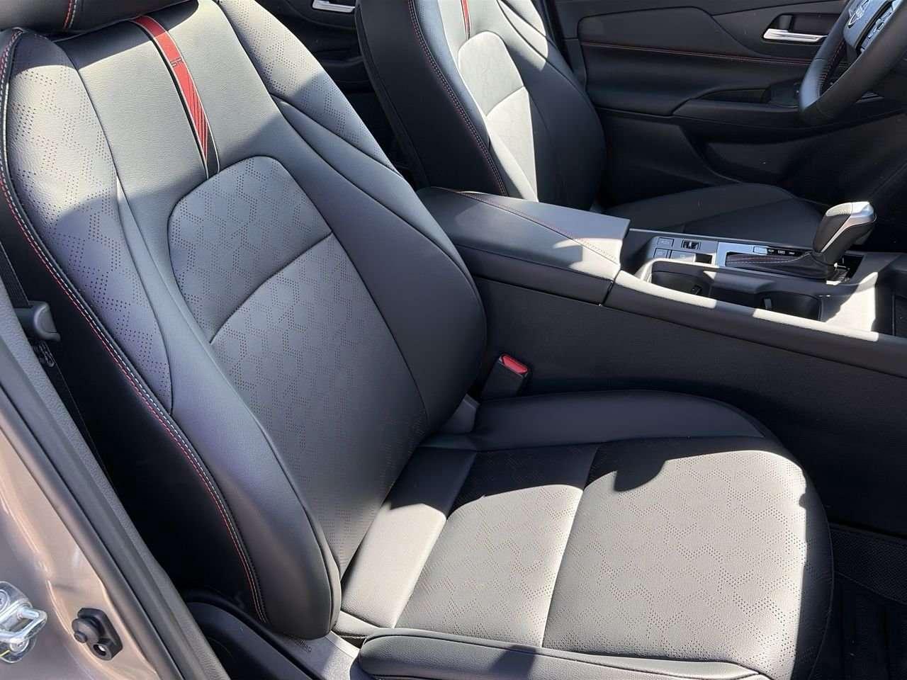 2026 Nissan Sentra SR ONE OWNER   NO ACCIDENTS   LOW KMS   SPORT DRIVE MODE   BOSE SPKR   KEYLESS ENTRY   PUSH BUTTON STR Photo