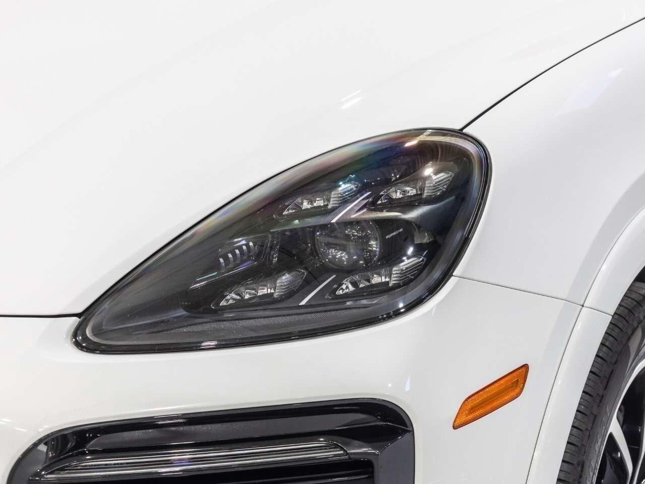 2023 Porsche Cayenne Coupe Platinum Edition Photo