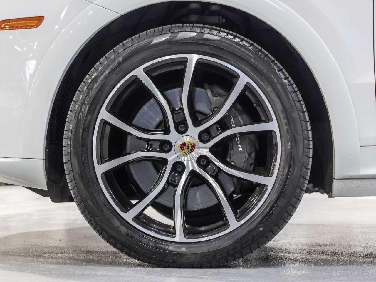2023 Porsche Cayenne Coupe Platinum Edition Photo1