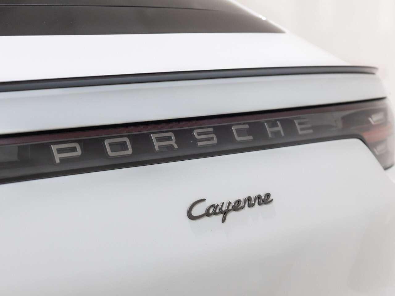 2023 Porsche Cayenne Coupe Platinum Edition Photo