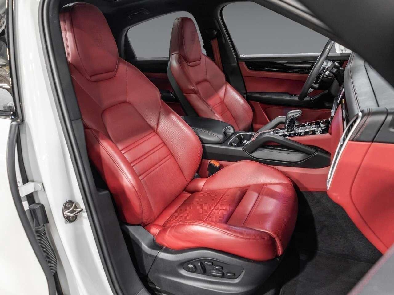 2023 Porsche Cayenne Coupe Platinum Edition Photo