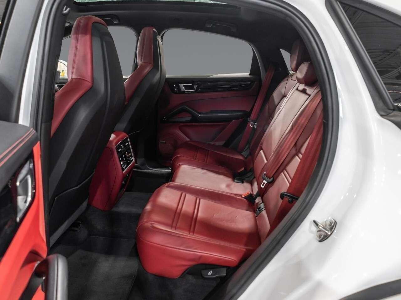 2023 Porsche Cayenne Coupe Platinum Edition Photo
