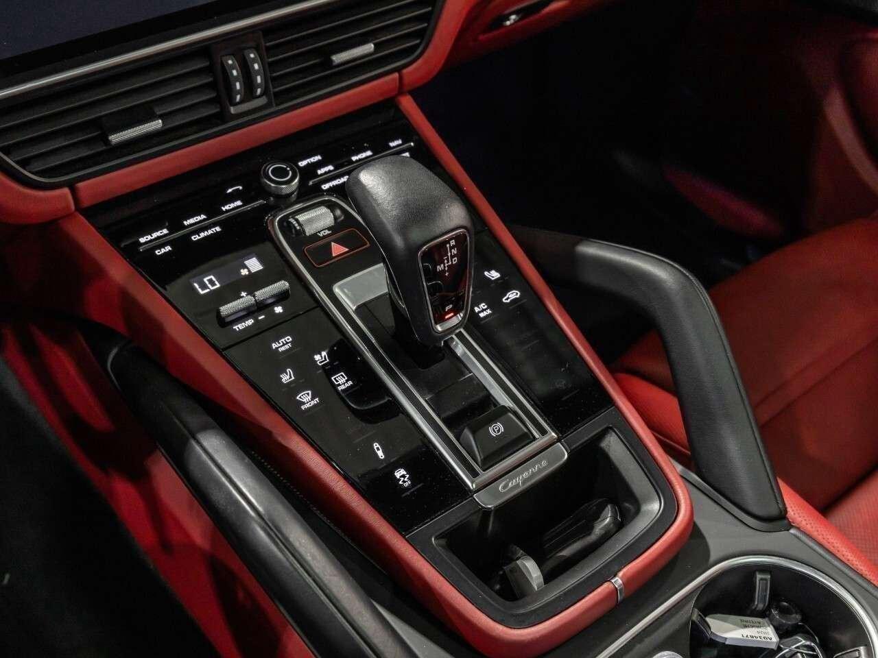 2023 Porsche Cayenne Coupe Platinum Edition Photo