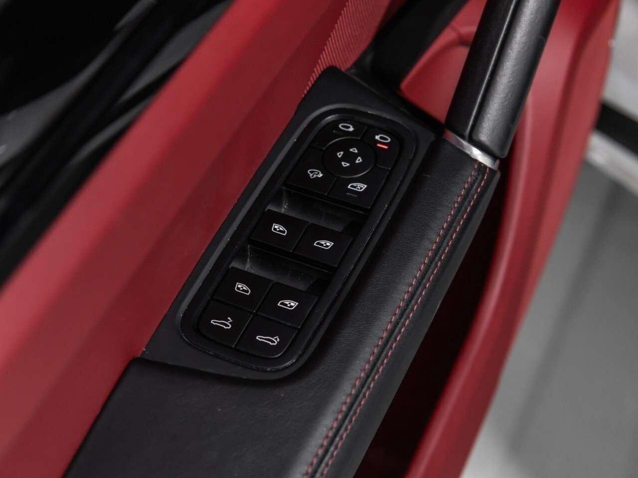 2023 Porsche Cayenne Coupe Platinum Edition Photo