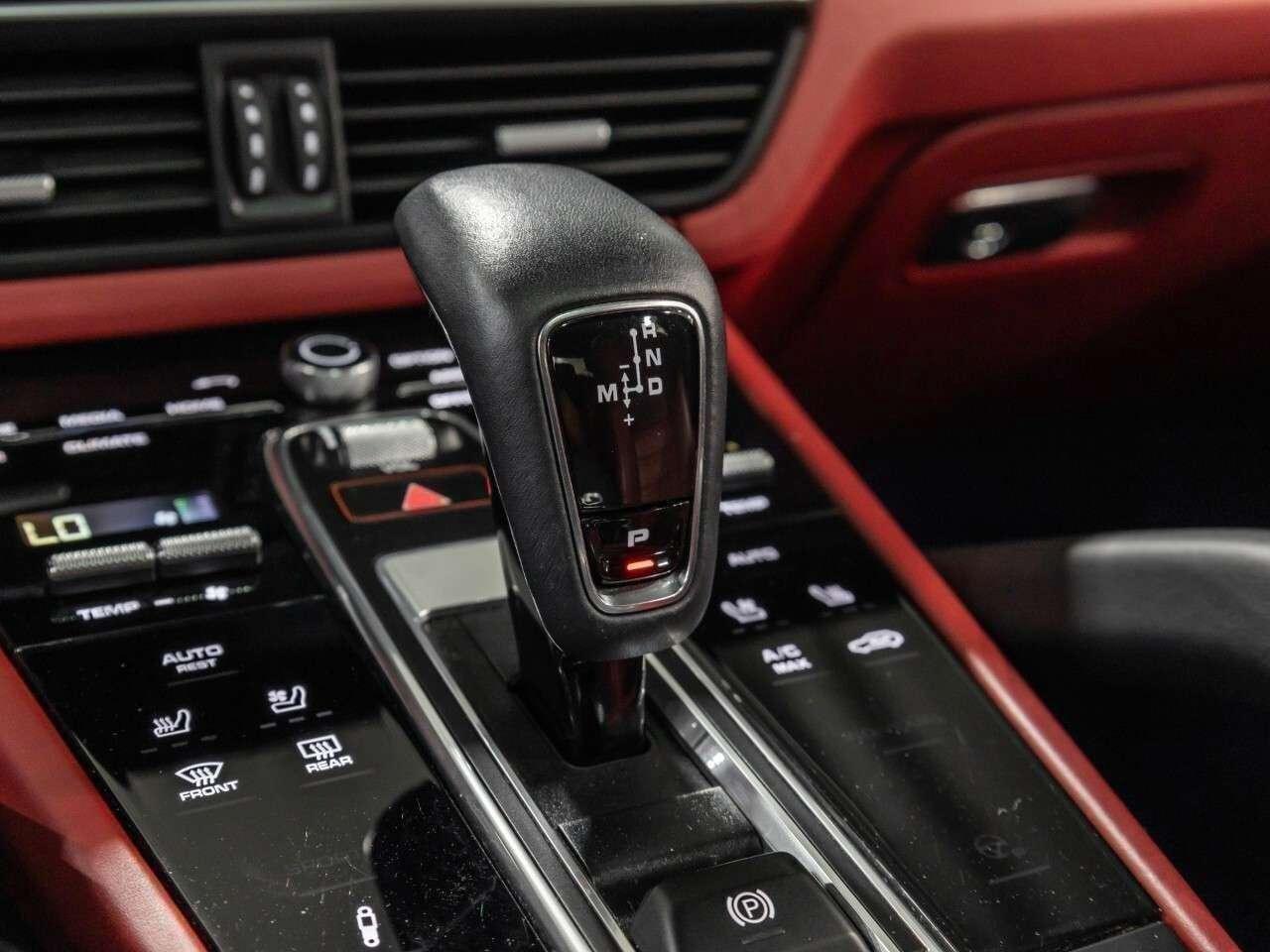 2023 Porsche Cayenne Coupe Platinum Edition Photo