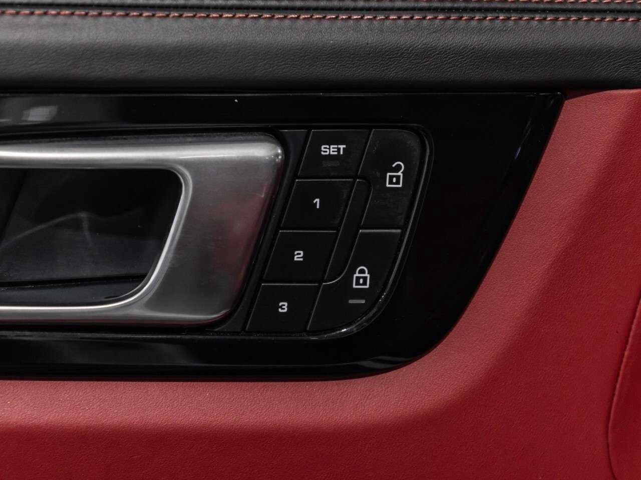 2023 Porsche Cayenne Coupe Platinum Edition Photo