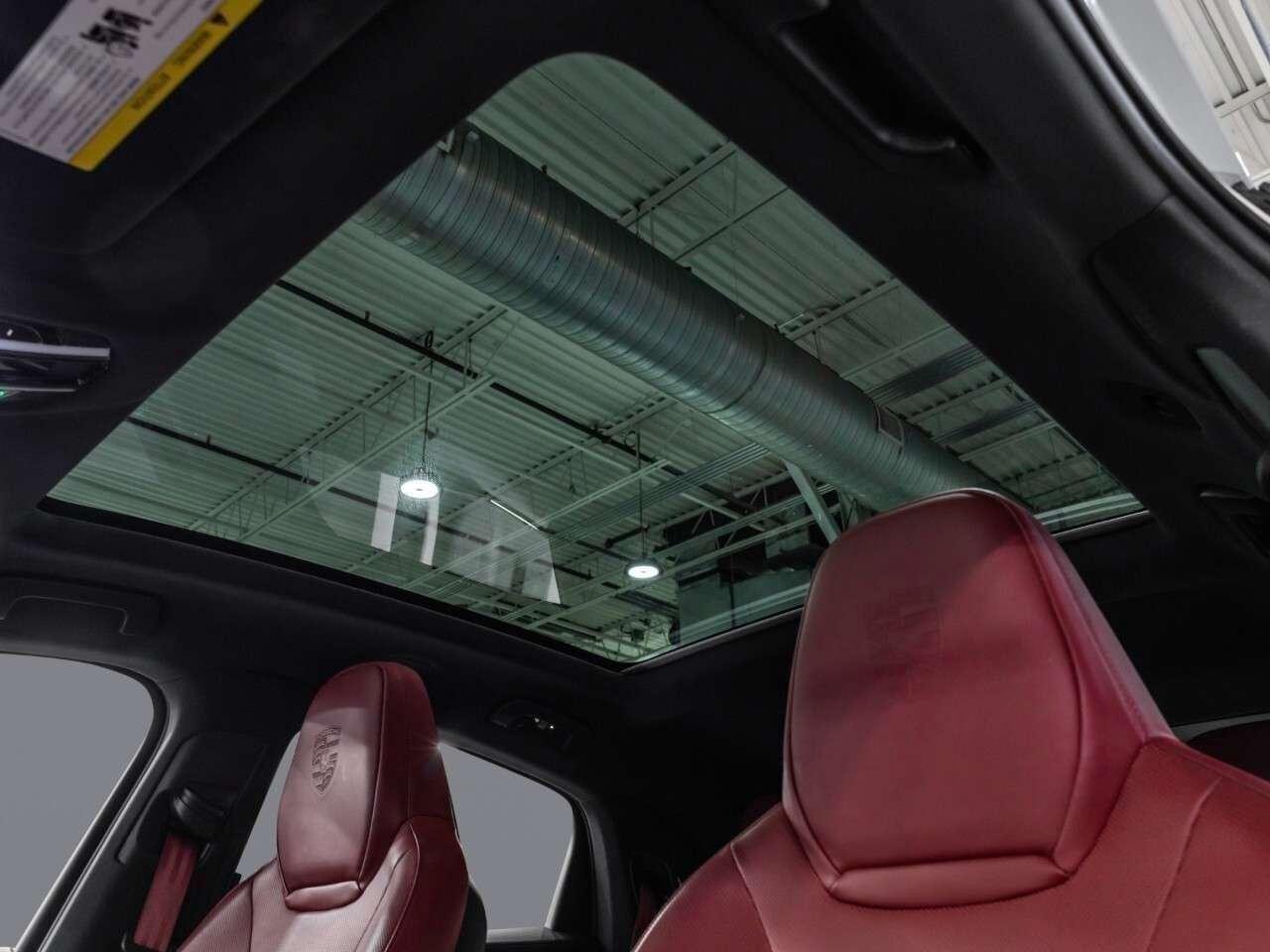 2023 Porsche Cayenne Coupe Platinum Edition Photo