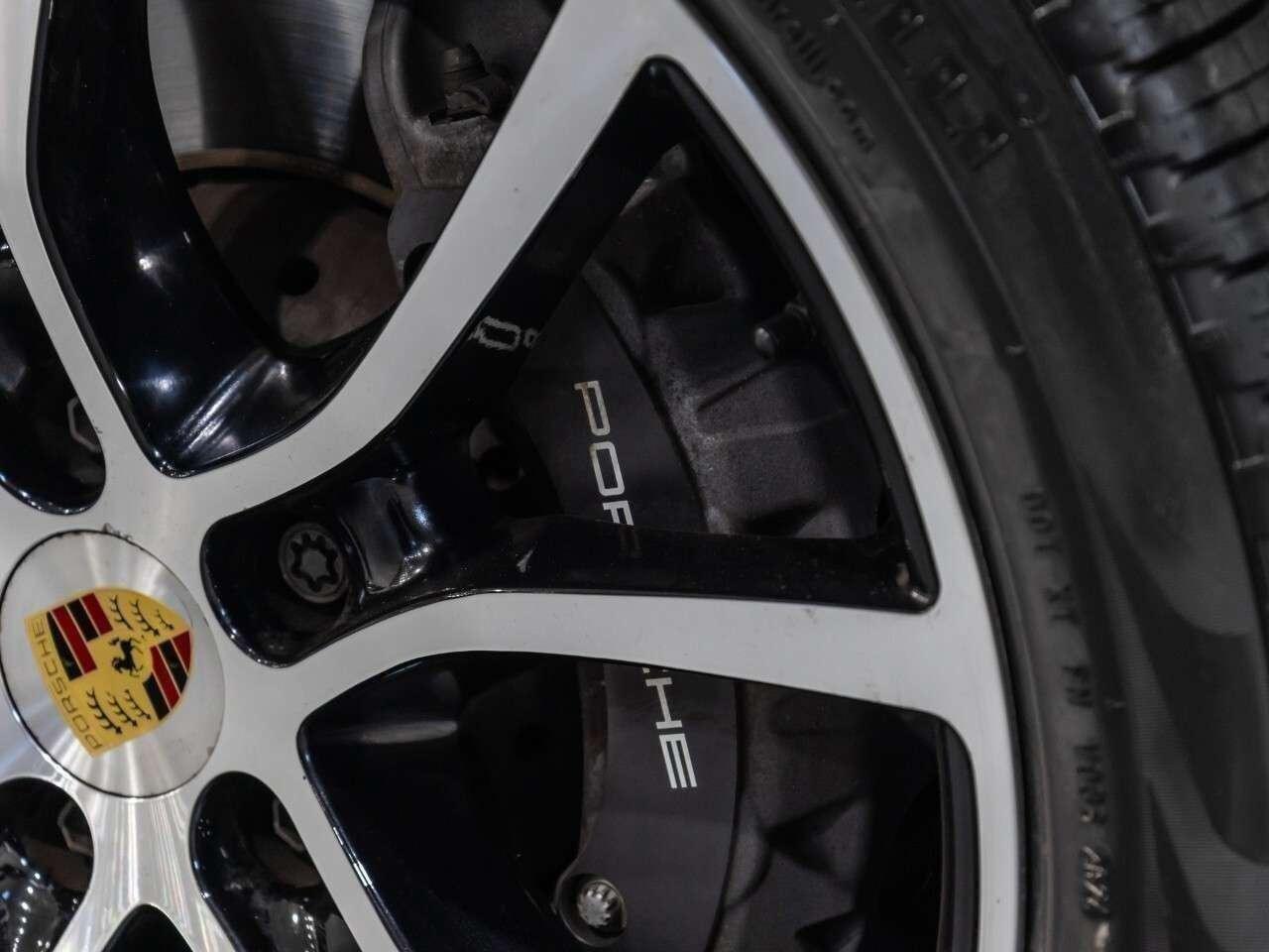 2023 Porsche Cayenne Coupe Platinum Edition Photo