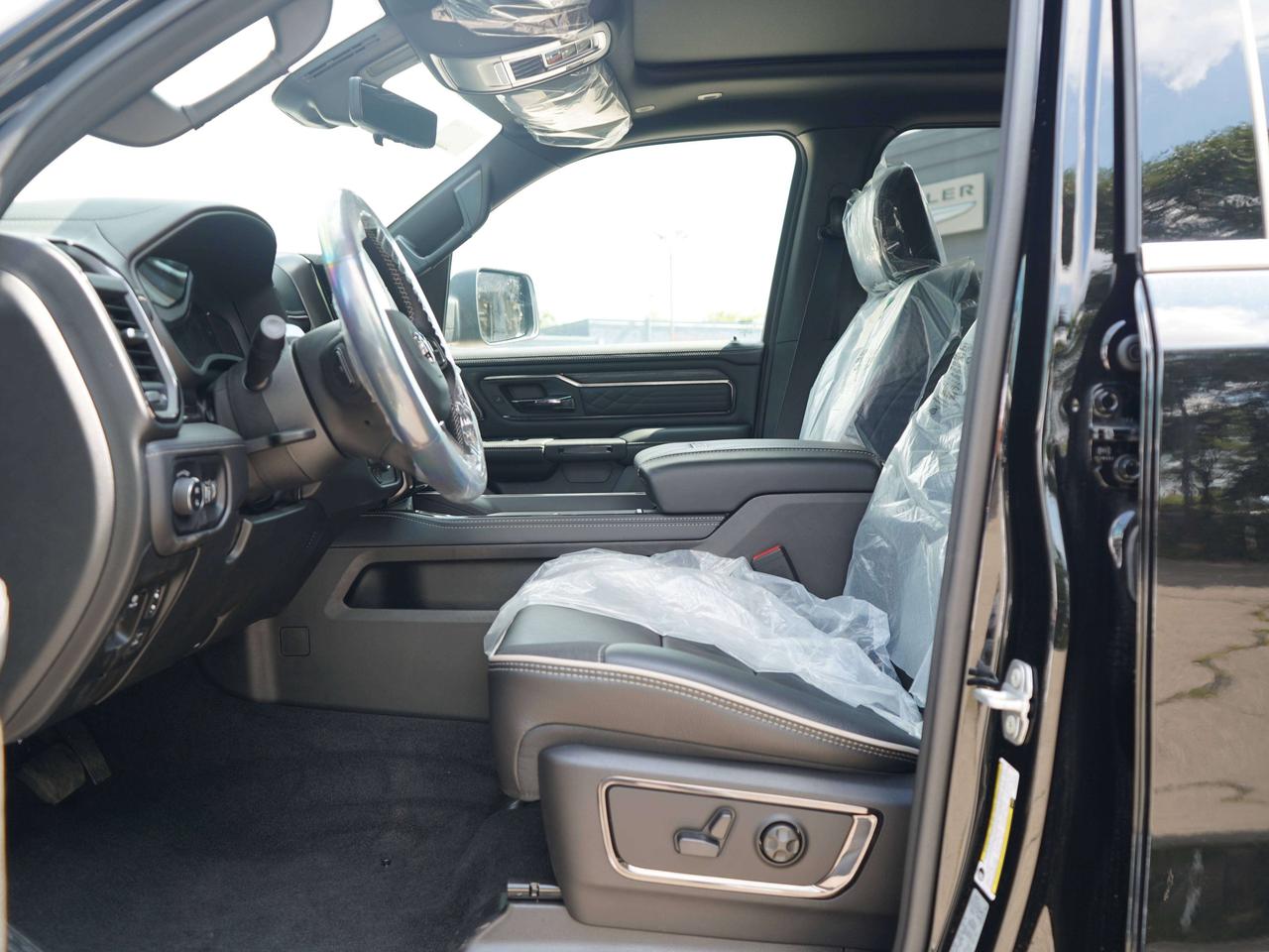 2026 RAM 1500 LIMITED LEVEL, EQUIPMENT, DUAL SUNROOF Photo