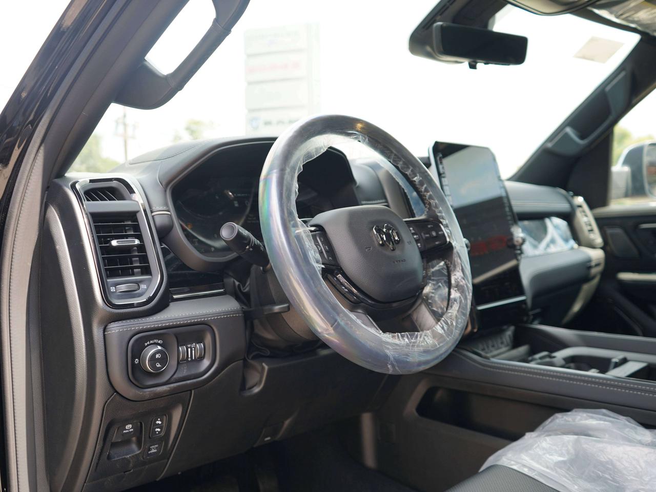 2026 RAM 1500 LIMITED LEVEL, EQUIPMENT, DUAL SUNROOF Photo