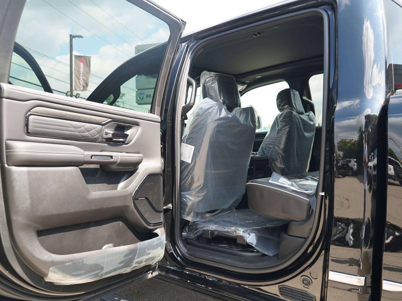 2026 RAM 1500 LIMITED LEVEL, EQUIPMENT, DUAL SUNROOF Photo