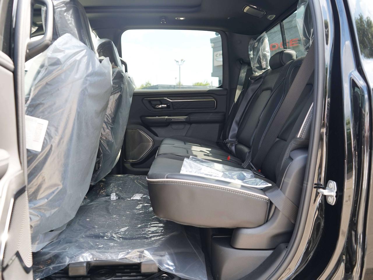 2026 RAM 1500 LIMITED LEVEL, EQUIPMENT, DUAL SUNROOF Photo