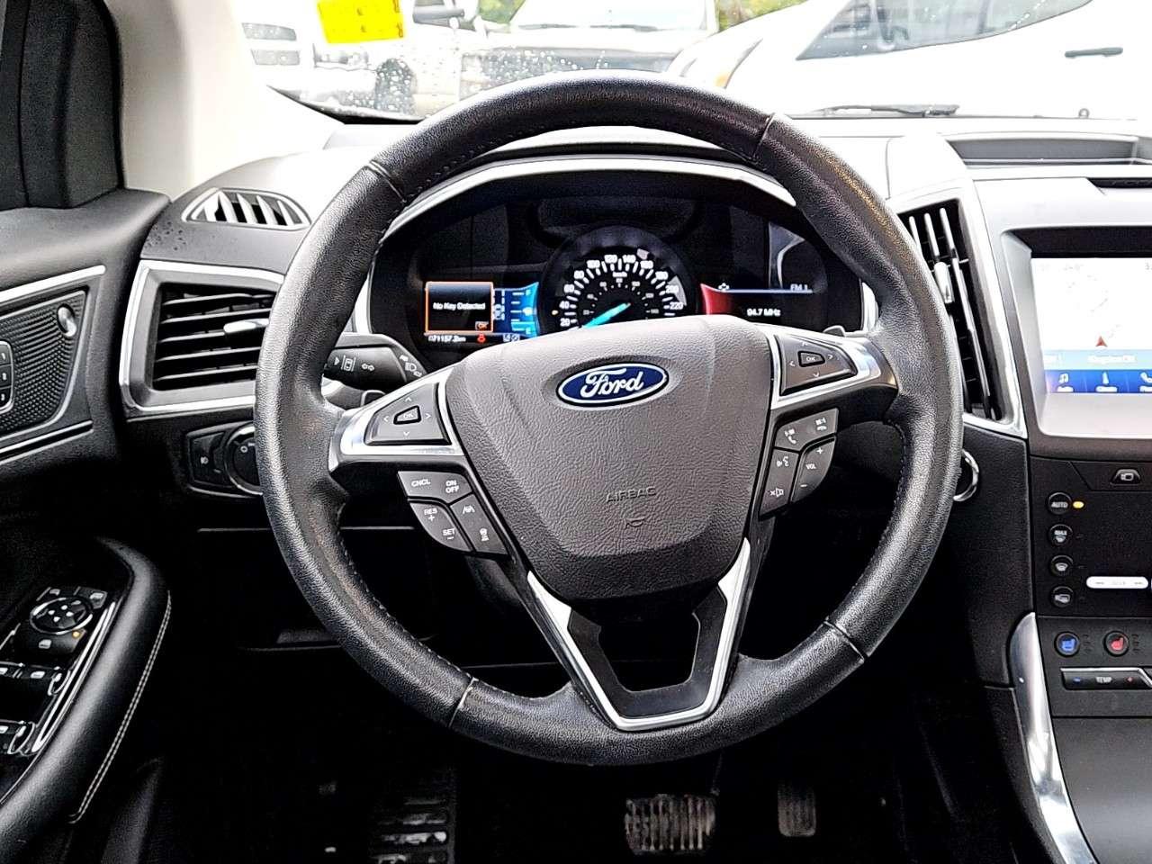 2020 Ford Edge TITANIUM    LOW KM!   MOONROOF    AWD   NAV Photo