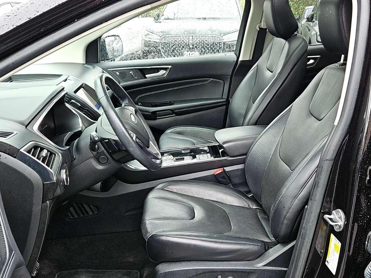 2020 Ford Edge TITANIUM    LOW KM!   MOONROOF    AWD   NAV Photo